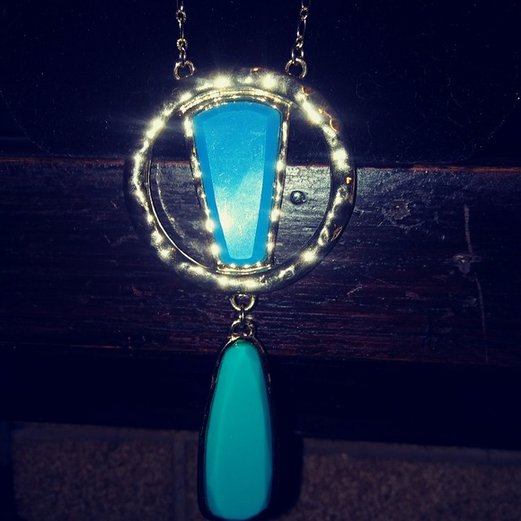 Necklace/Earrings - Picture 4 of 5